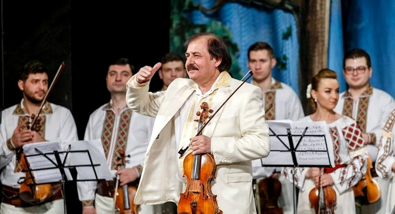 Orchestra Lăutarii din Chişinău, dirijată de maestrul Nicolae Botgros vine la Călăraşi FOTO Centrul de Creaţie