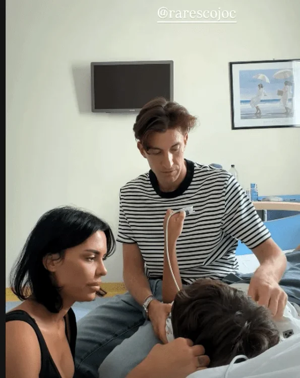 Andreea și Rareș au fost împreună la spital, unde l-au așteptat pe Joachim să iasă din operație.