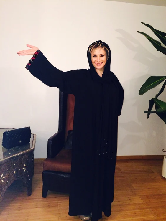 Anamaria a renunțat la hainele sexy și se îmbracă în portul tradițional, abayafoto: arhiva personală