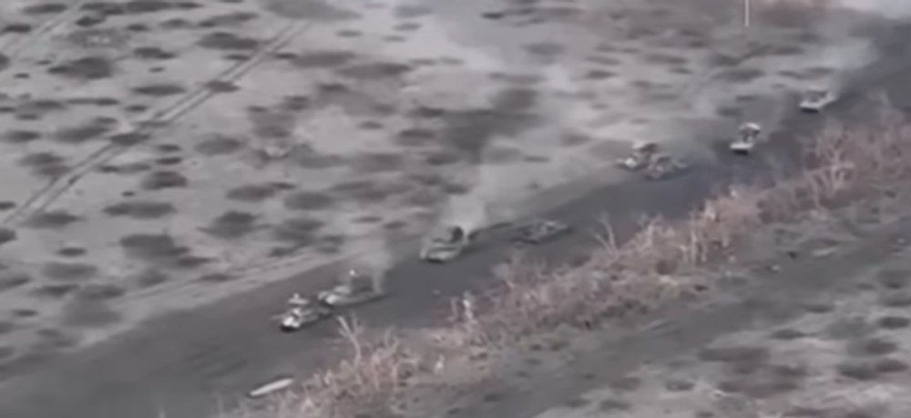 Momentul în care ucrainenii distrug un convoi de blindate rusești într-unul dintre cele mai mari asalturi mecanizate de la începutul războiului VIDEO