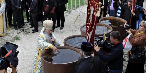 Izvorul Tamaduirii la Manastirea Dervent