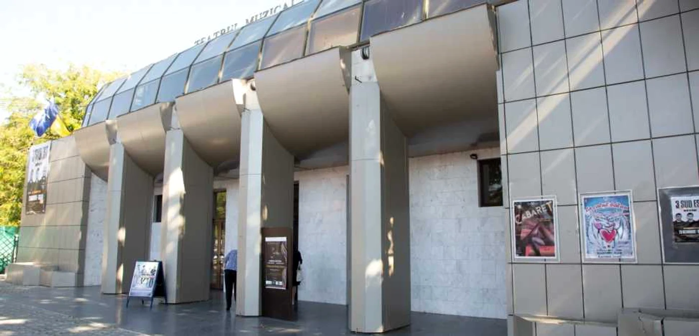 Teatrul Leonard din Galaţi FOTO C Crângan