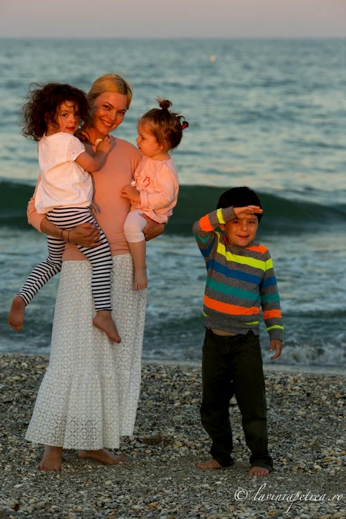9 lavinia petrea cu cortul la mare 7 jpg jpeg