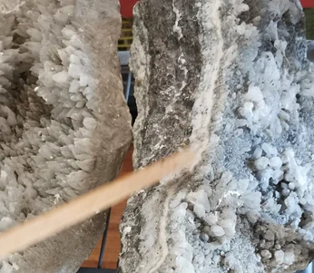 Partea  produce silicea cristalină, praful cancerigen pe care îl inhalăm   FOTO Angela Sabău