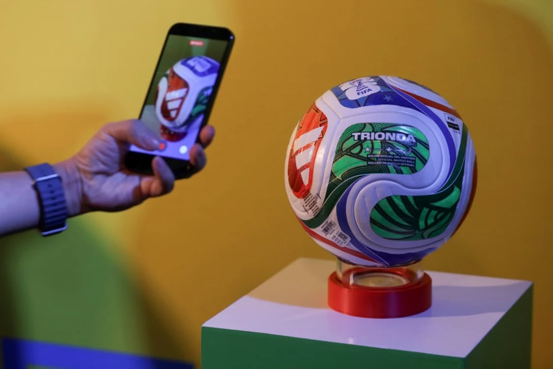 Balonul ce va fi utilizat la CM de fotbal 2026 se anunță avangardist (Foto: EPAImages)