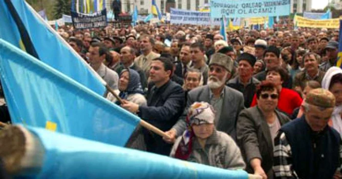 Tătarii din Crimeea, solidari cu administraţia de la Kiev