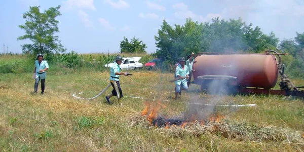 Oamenii din comuna au participat la misiune Foto: ISU Călăraşi