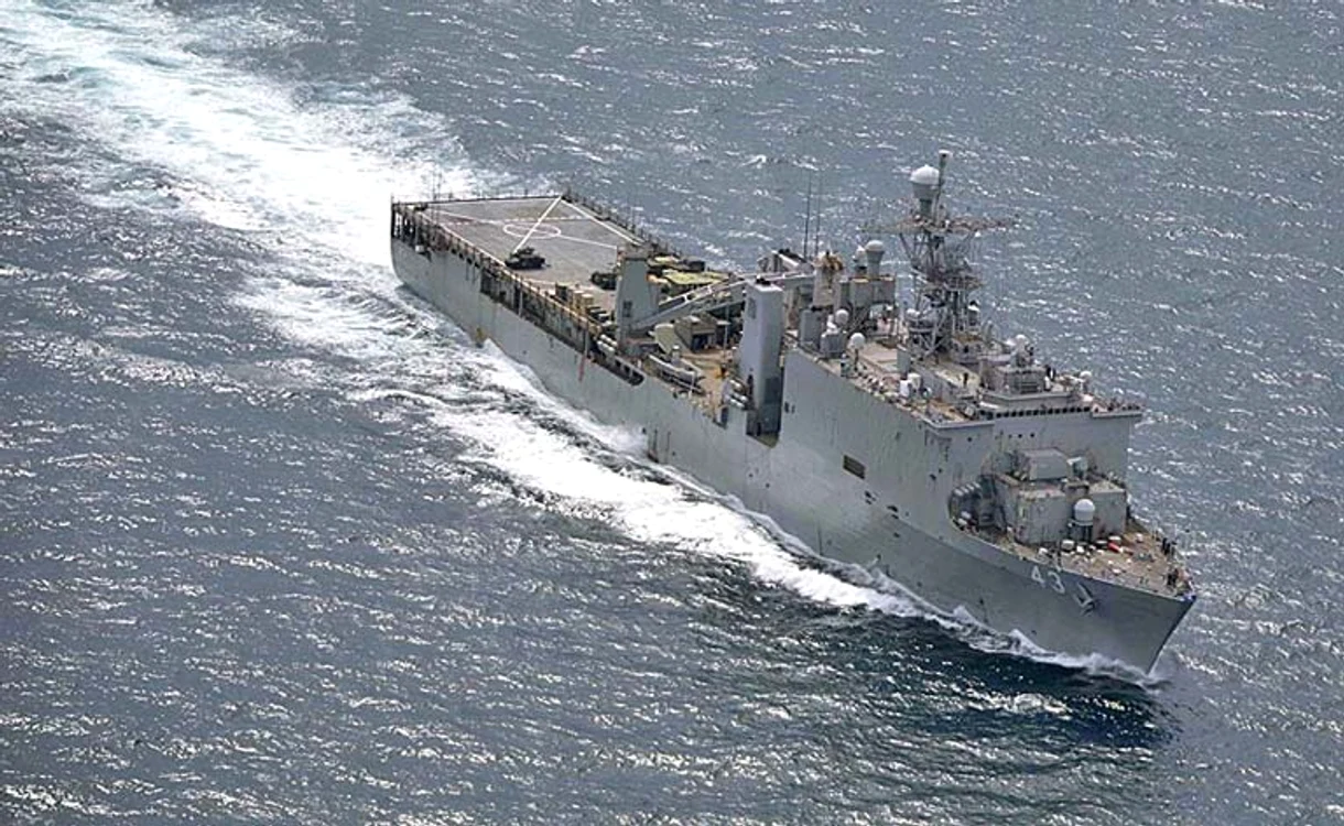 
    Nava USS Fort McHenryFOTO: U.S. Navy  