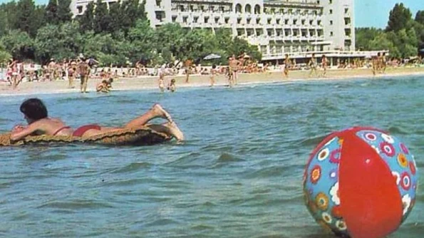 Uite cum se distrau românii la mare pe vremea lui Ceaușescu! jpeg