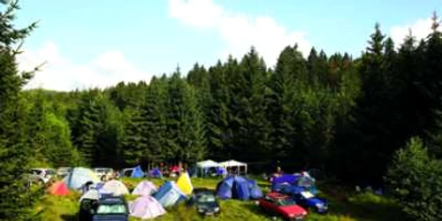 Reşiţa: Chilipir: cultură la cort