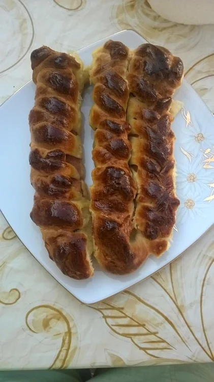 Crenvuşti în aluat