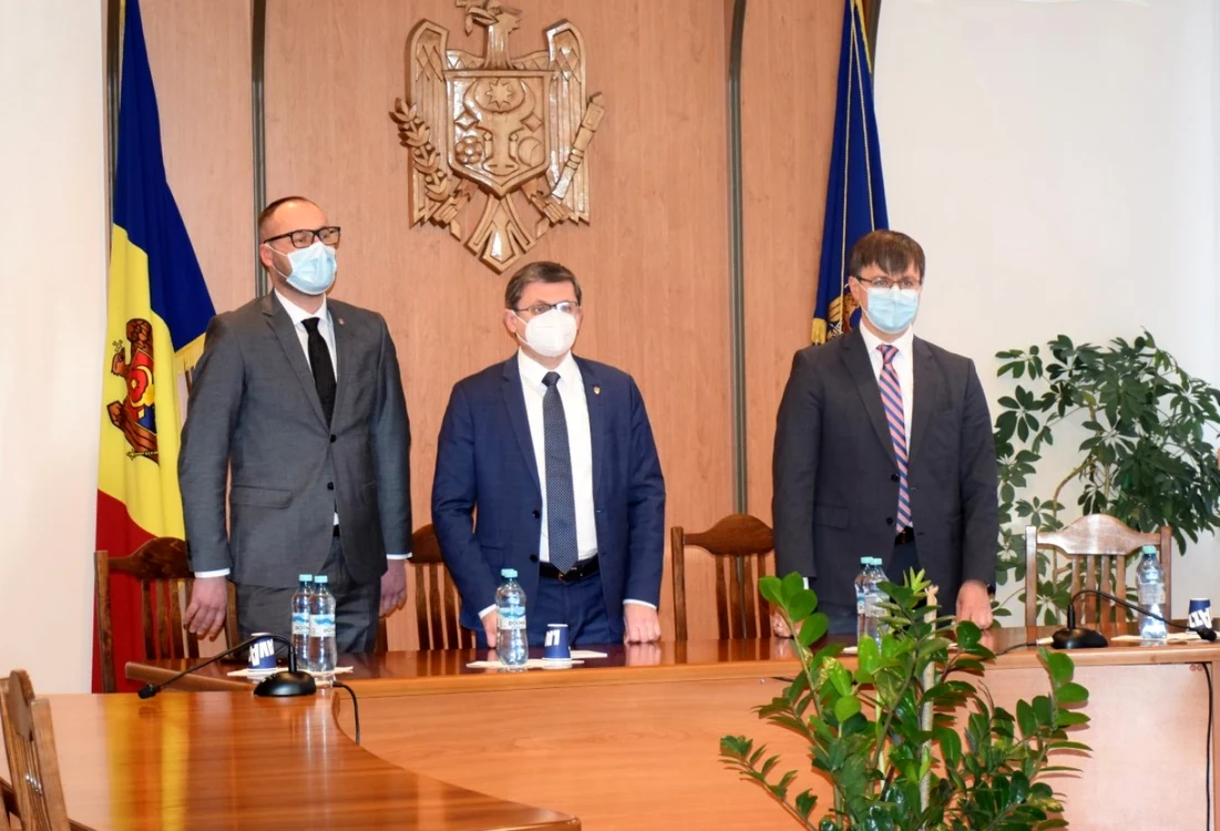 Sergiu Litvinenco, Igor Grosu şi Iulian Rusu FOTO cna.md