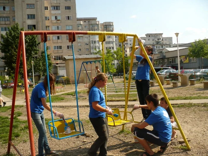 Cluburile IMPACT sau cînd elevii se adună şi scriu proiecte jpeg