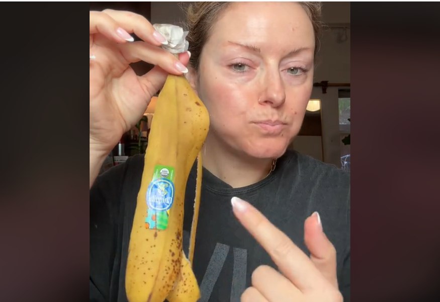 Noul trend pe TikTok: coaja de banană, folosită ca „botox natural”. Ce spun dermatologii VIDEO