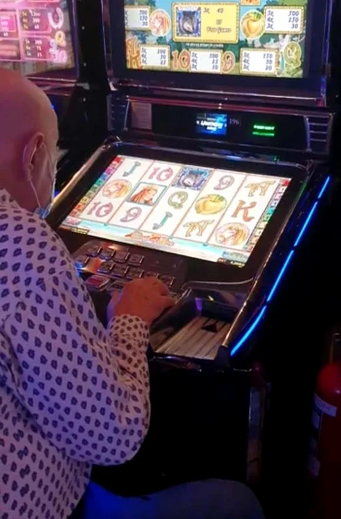 Viorel Lis nu a  renunţat la  păcănele