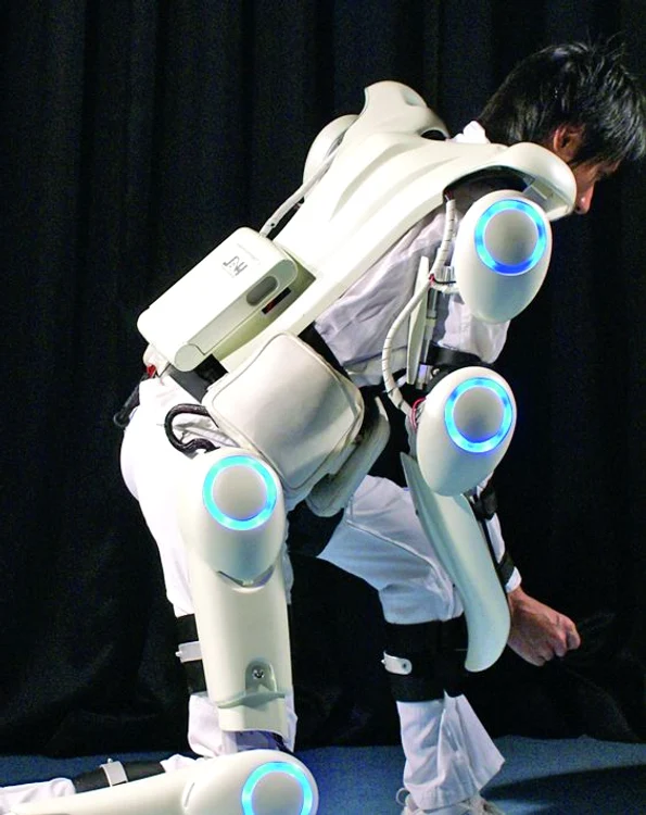 Costumul cibernetic HAL-5 a început să fie produs în serie pentru persoanele cu dizabilităţi