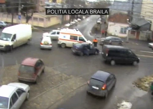 Ambulanţa transporta o pacientă în comăcaptură video