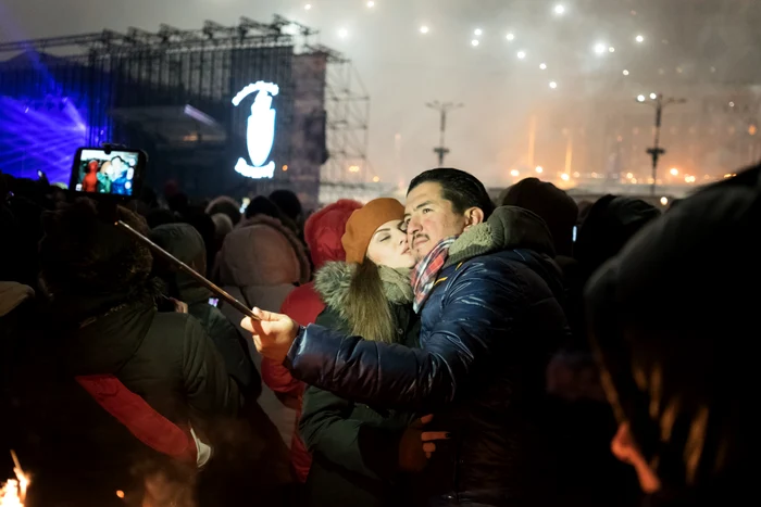 
    Atenţie unde îţi faci selfie-uri în noaptea de Revelion!foto: Mediafax  