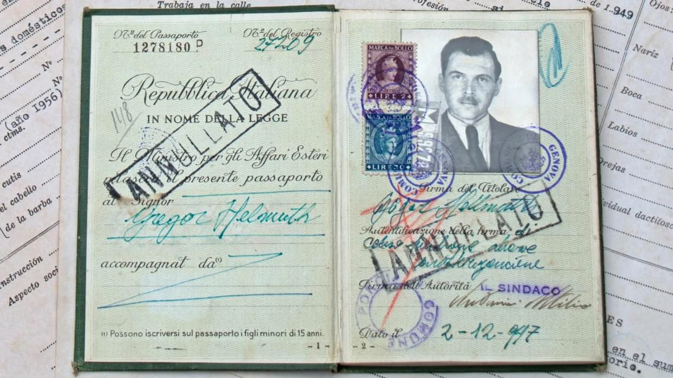 Pașaportul italian folosit de Mengele pentru a fugi în Argentina, în 1949 (foto: Jackdawson1970)