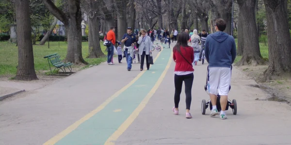 Bucureştenii au dat năvala în parcuri în primele zile de primăvară 