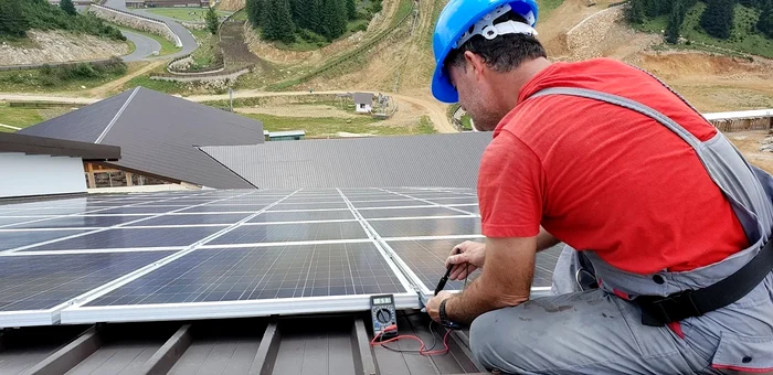 Contracte deblocate pentru vouchere destinate celor care deţin panouri fotovoltaice și pentru populația vulnerabilă energetic