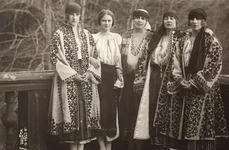 Reginele și principesele României au iubit portul tradițional românesc / FOTO  jpeg