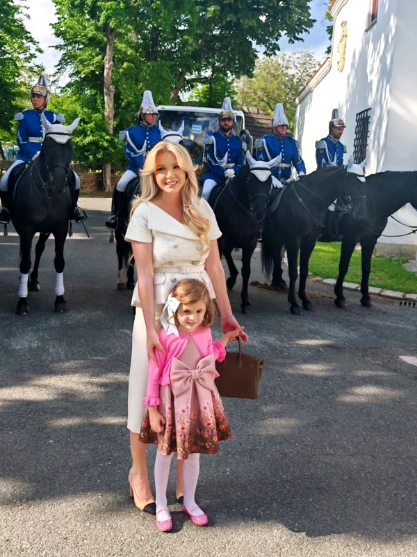 Cristina Herea la garden party la Palatul Elisabeta. FOTO: Instagram