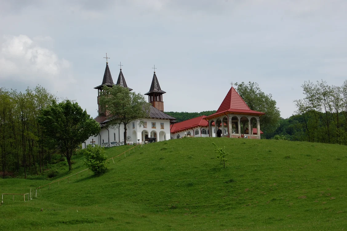 Complex interreligios. FOTO Primăria Vulcana Băi