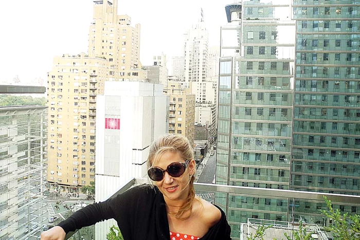 Noaptea, luminile te  fascinau. Amalia s-a  îndrăgostit de acest oraş