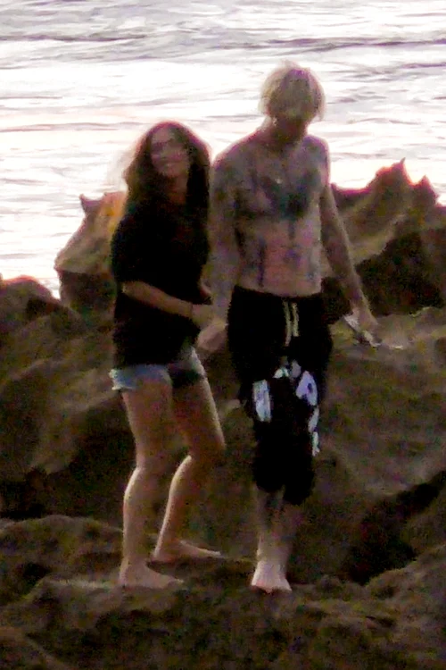 Megan a fost surprinsă la plajă alături de noul iubit, Machine Gun Kelly