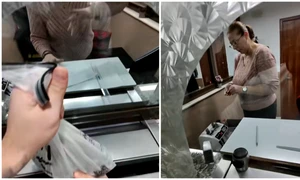 Un bărbat a ales o formă neobișnuită de protest față de majorările de taxe și impozite locale: s-a prezentat la ghișeul de plată cu o pungă de aproximativ cinci kilograme, plină cu monede FOTO: captură TikTok