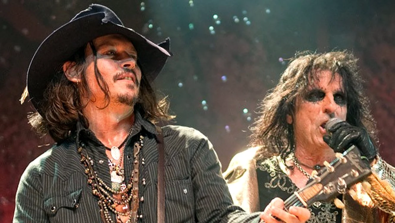 
    Actorul Johnny Depp este şi un chitarist foarte talentatFoto: warp.la  