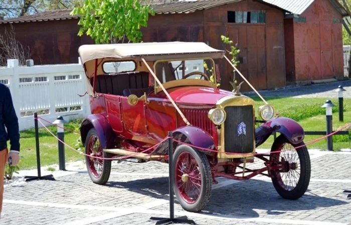 Mașina Ego, bijurerie pe roți FOTO: Arhivă, Muzeul ”Teodor Cincu” Tecuci