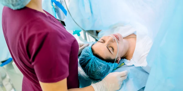 Sala de operatie - anestezie - FOTO Shutterstock 