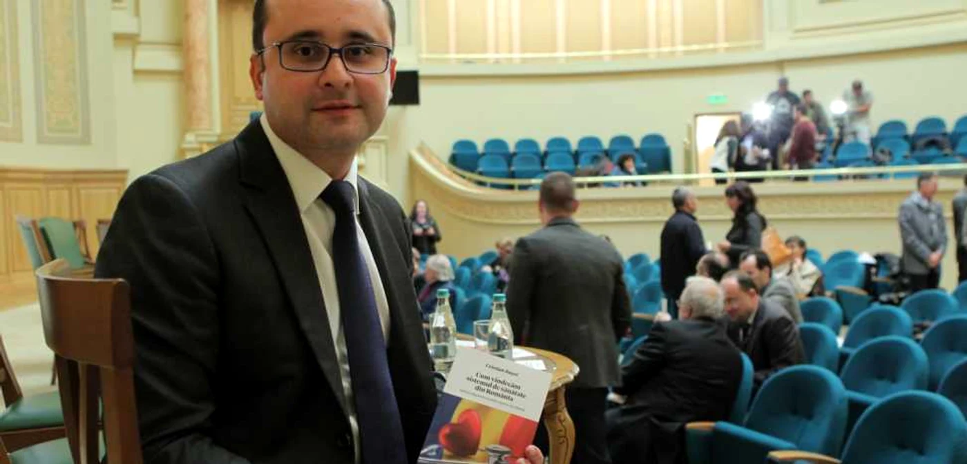 Medicul Cristian Buşoi şi-a lansat cartea publicată la Editura Adevărul la Biblioteca Centrală Universitară Carol I. FOTO Eduard Enea