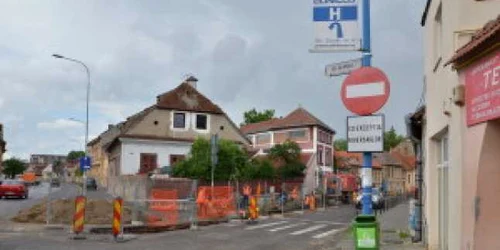 Strada este închisă circulaţiei. FOTOnewsbv.ro