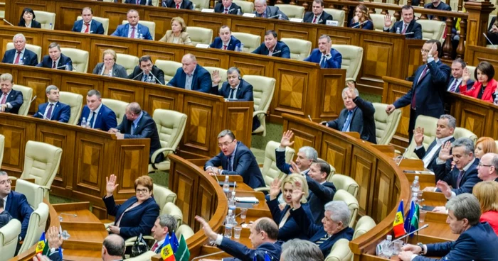 ANRE şi Ministerul Economiei vor veni la audieri în plenul Parlamentului FOTO: Alexandru Tarlev