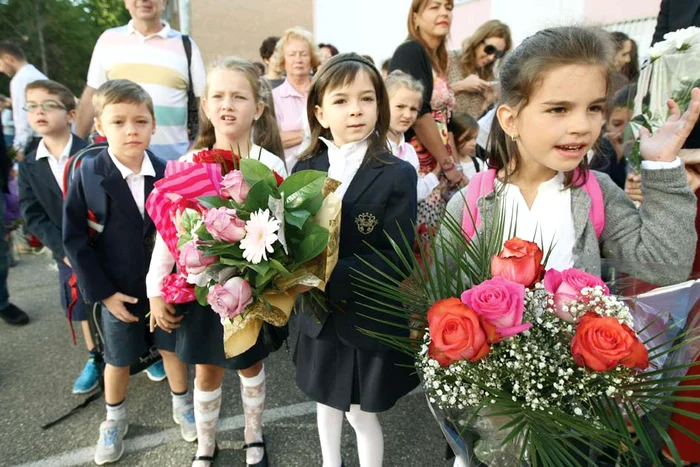 Momentul cel mai emoţionant: tunelul de flori
