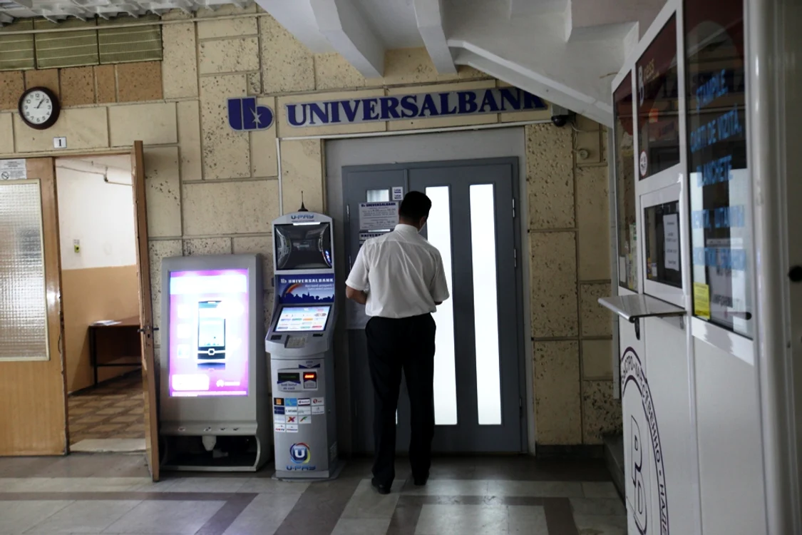 Universalbank este victima conflictelor dintre acţionari