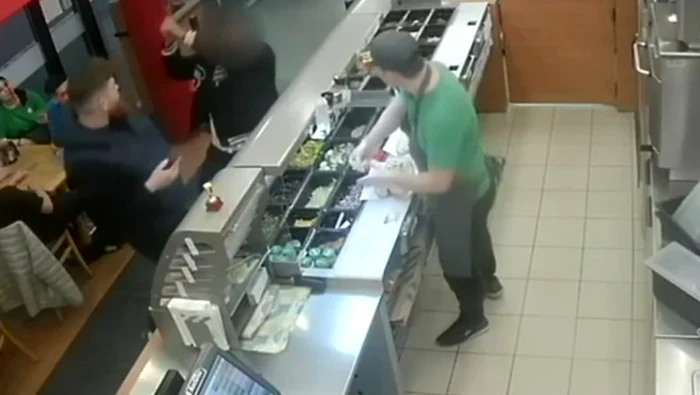 Atacul a fost surprins de camerele de supraveghere, captură video