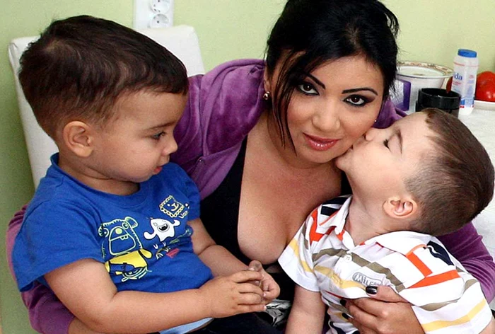 Bahmu i-a luat pe cei mici și s-a refugiat acasă la Minodora