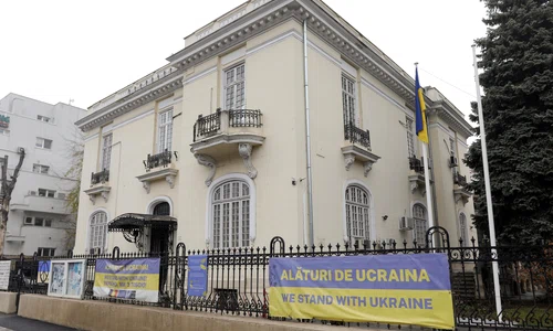 Forțe de ordine în preajma ambasadei Ucrainei la București după ce au fost descoperite niște plicuri suspecte. FOTO Inquam Photos / George Călin