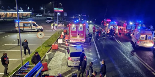 Două autocare cu 90 de copii s au ciocnit pe DN1 la Hula Bradului în Sibiu Foto ISU Sibiu peg