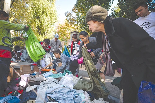 Reporterul Click! a cumpărat câteva produse pe care le-a lăsat în frigiderul comunitarFoto: Dorin Constanda