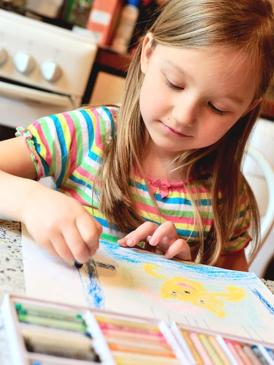 Azi este ultima zi când se mai pot primi dosare de înscriere pentru copiii ai căror părinţii vor să îi ducă la altă şcoală decât cea de care aparţin