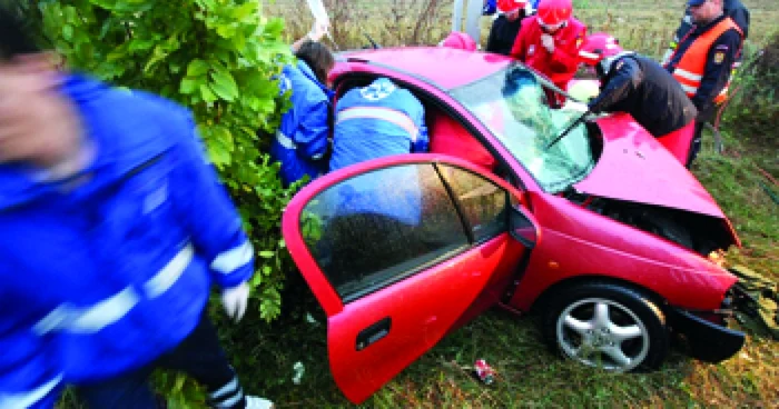 Oradea: Un şofer a murit, iar soţia gravidă este la spital