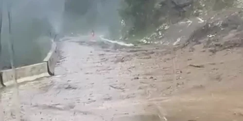 Alunecări de teren pe Transalpina. FOTO Meteoplus / Facebook