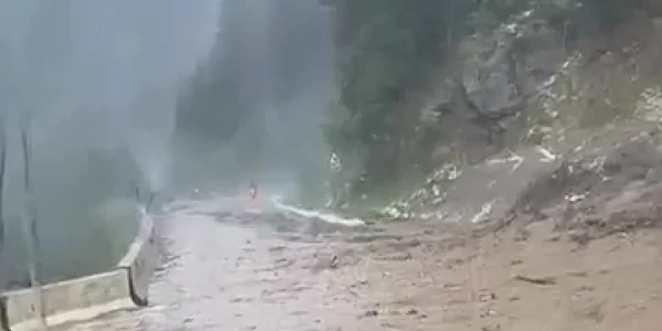 Alunecări de teren pe Transalpina. FOTO Meteoplus / Facebook