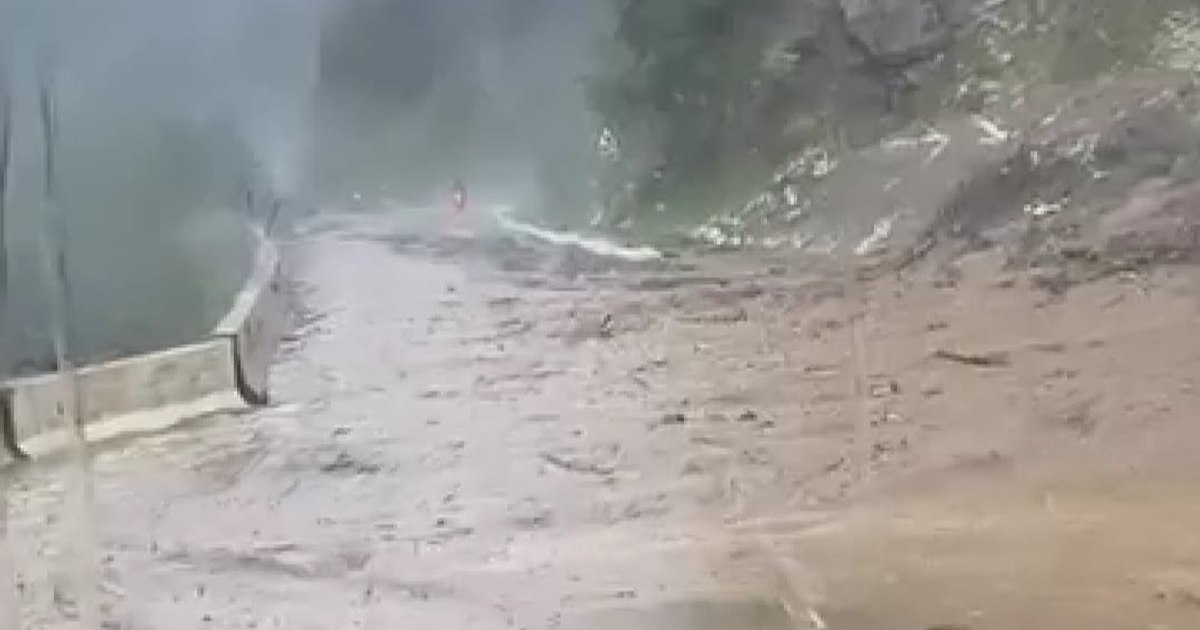 Ploaia a făcut prăpăd pe Transalpina. Zona Hidrocentralei Gâlceag este blocată de aluviuni VIDEO