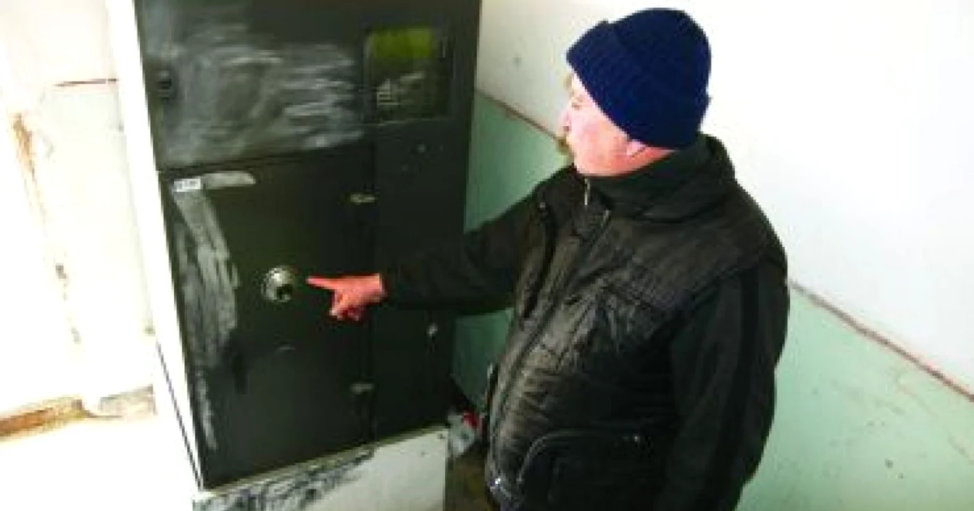 Paznicul spitalului Filantropia spune că nu a văzut nimic suspect  în seara în care bancomatul a fost spart